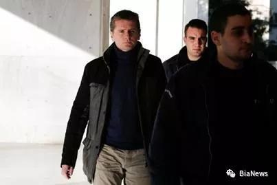 俄罗斯被指控利用比特币进行洗钱活动的Alexander Vinnik在希腊海滩被捕。 　　拍摄: COSTAS BALTAS/路透社